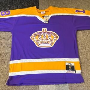 Men’s Los Angeles Kings Dave Taylor hockey Jersey.
Brand Mitchell & Ness 2X